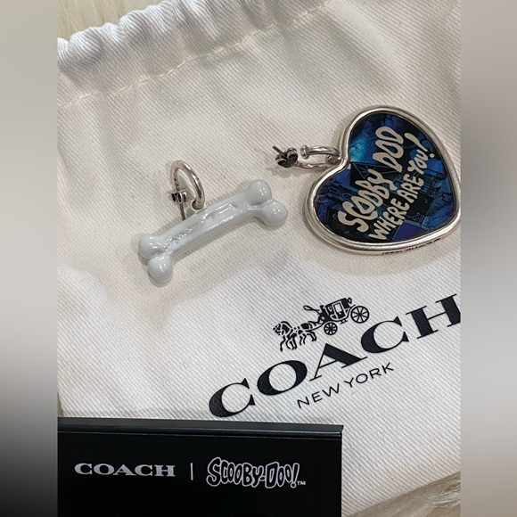 NWTš¤COACH š¶š¤ SCOOBYDOO x COACH EARRINGSš¤ - Picture 2 of 3